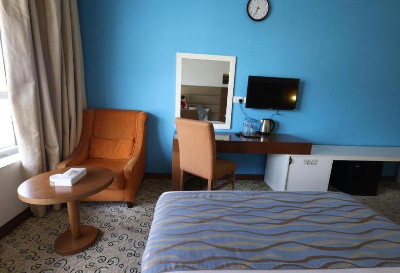 هتل The Bristol Inn