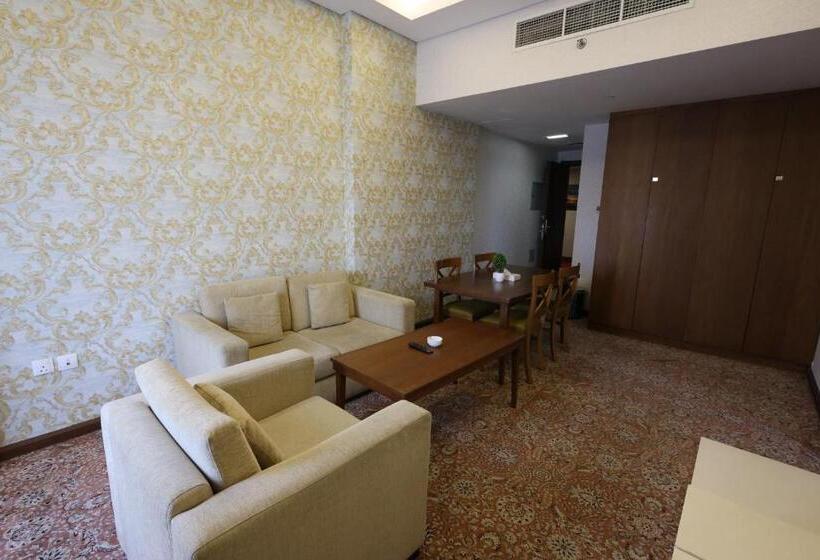 هتل The Bristol Inn