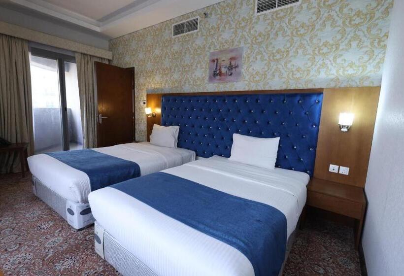 هتل The Bristol Inn