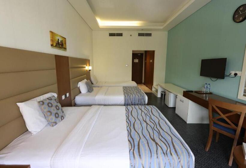 هتل The Bristol Inn