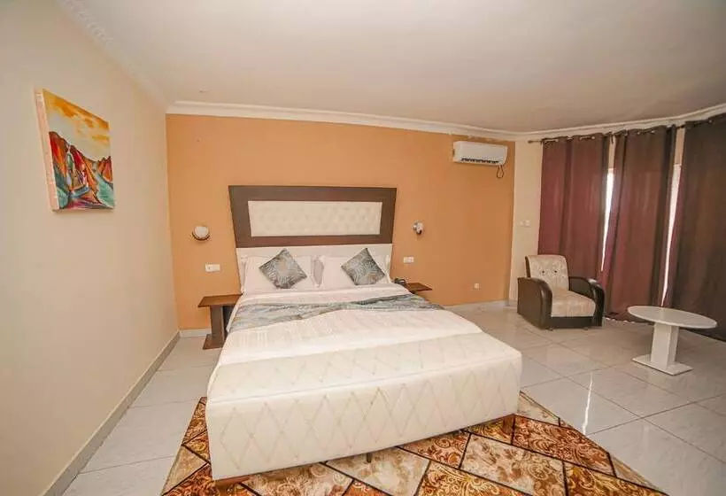 هتل Fini Downtown