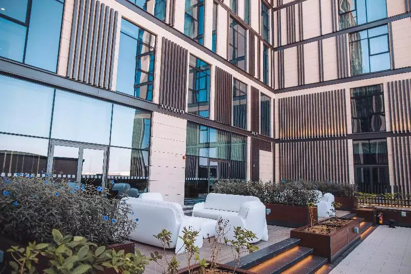 هتل Staybridge Suites Dubai Al Maktoum Airport, An Ihg