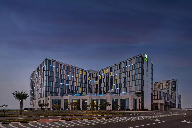 هتل Staybridge Suites Dubai Al Maktoum Airport, An Ihg