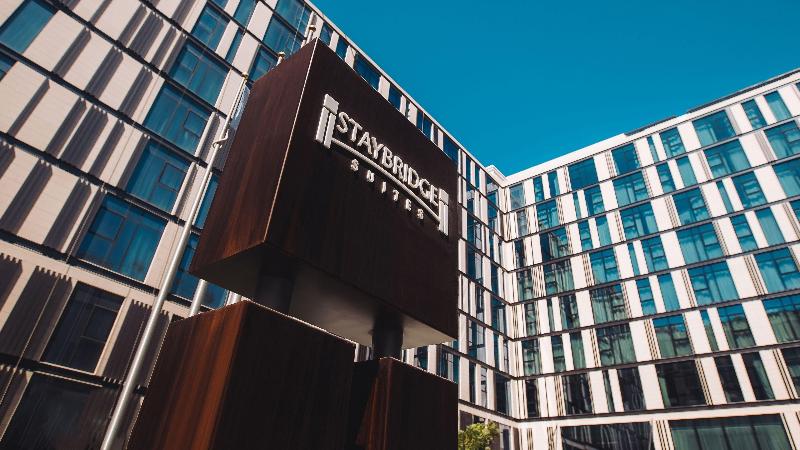 Отель Staybridge Suites Dubai Al Maktoum Airport, An Ihg