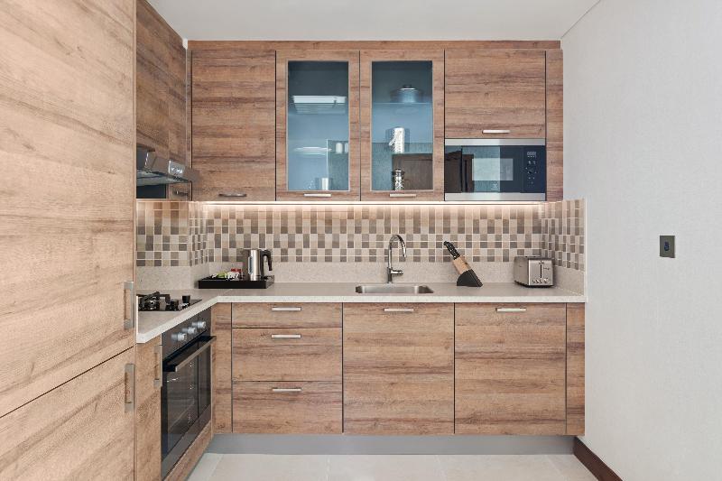 Отель Staybridge Suites Dubai Al Maktoum Airport, An Ihg