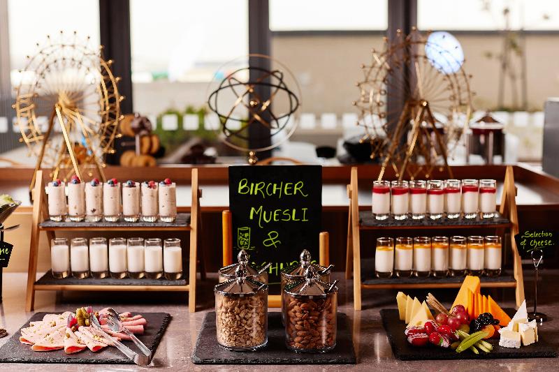 Отель Staybridge Suites Dubai Al Maktoum Airport, An Ihg