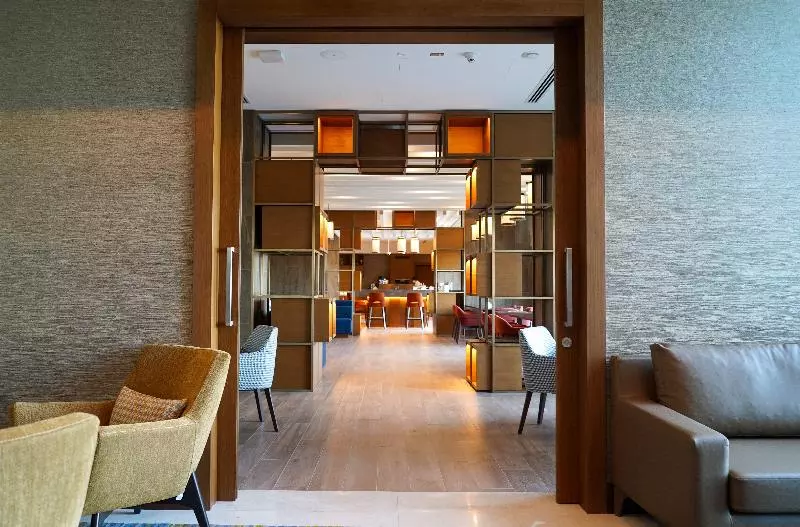 هتل Staybridge Suites Dubai Al Maktoum Airport, An Ihg