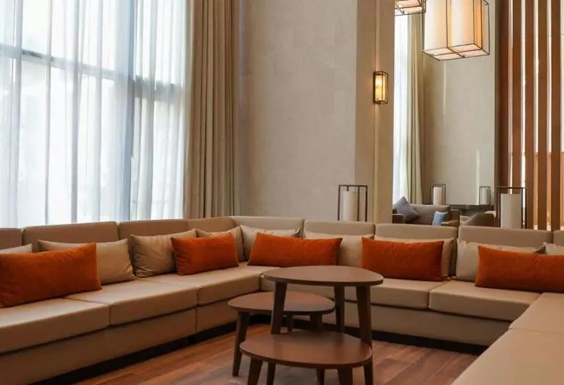 هتل Staybridge Suites Dubai Al Maktoum Airport, An Ihg