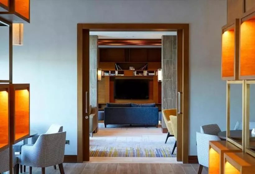 هتل Staybridge Suites Dubai Al Maktoum Airport, An Ihg