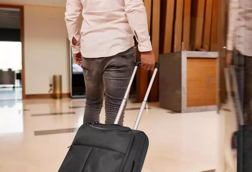 هتل Staybridge Suites Dubai Al Maktoum Airport, An Ihg