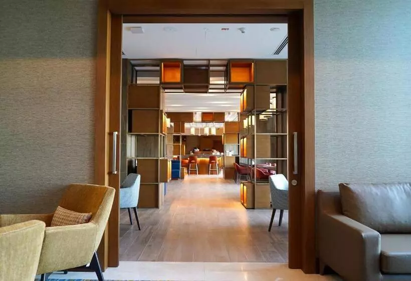 هتل Staybridge Suites Dubai Al Maktoum Airport, An Ihg