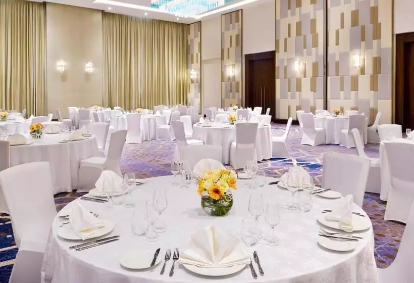 هتل Staybridge Suites Dubai Al Maktoum Airport, An Ihg