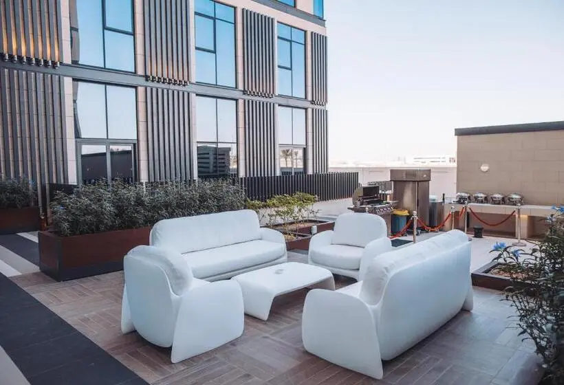 هتل Staybridge Suites Dubai Al Maktoum Airport, An Ihg