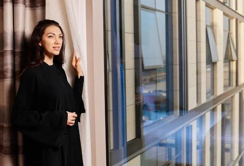 هتل Staybridge Suites Dubai Al Maktoum Airport, An Ihg