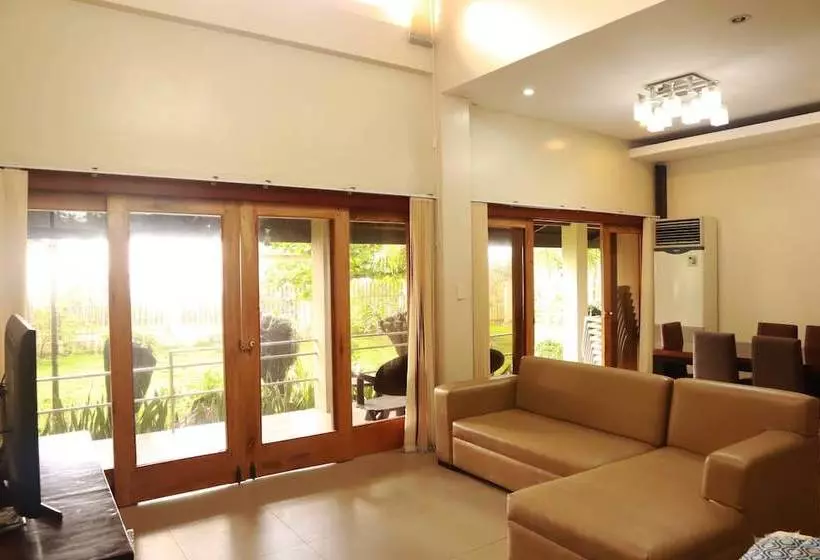 پانسیون Eme's Apartelle