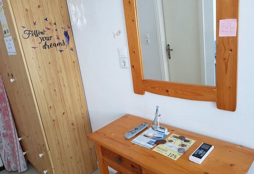 Pension Mm Studios Perissa