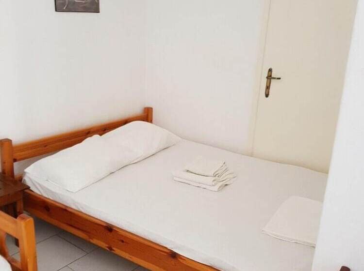 Pension Mm Studios Perissa