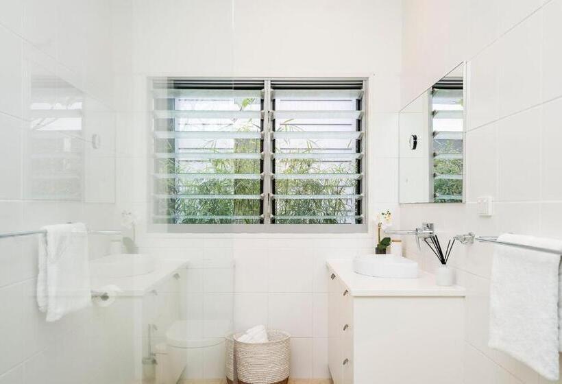 A Perfect Stay The White Rabbit