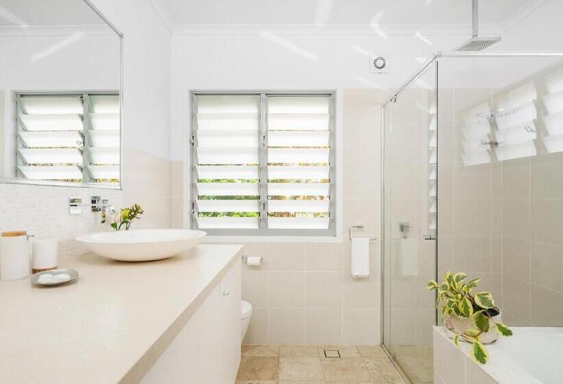 A Perfect Stay The White Rabbit