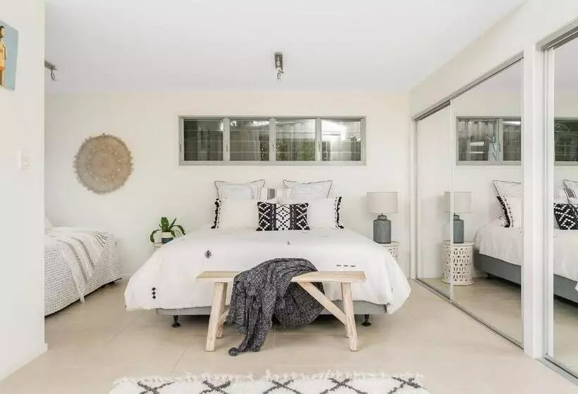 A Perfect Stay   The White Rabbit