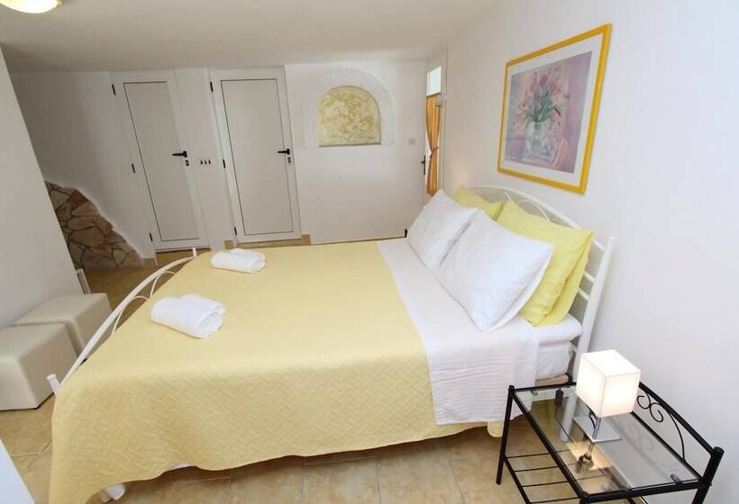 Apartments Knezović