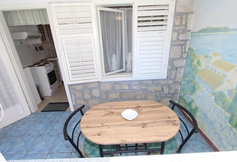 Apartments Knezović