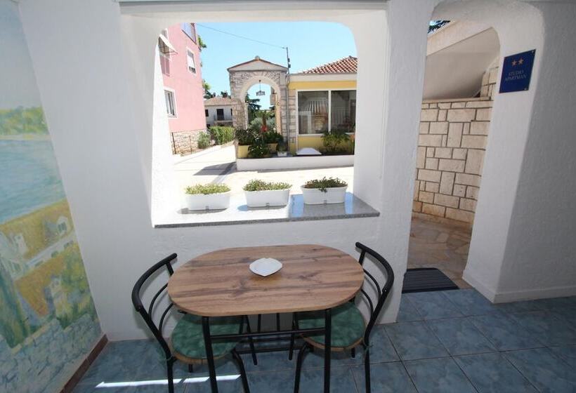 Apartments Knezović