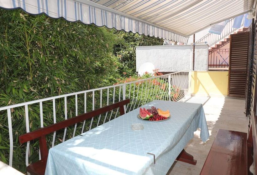 Apartments Knezović