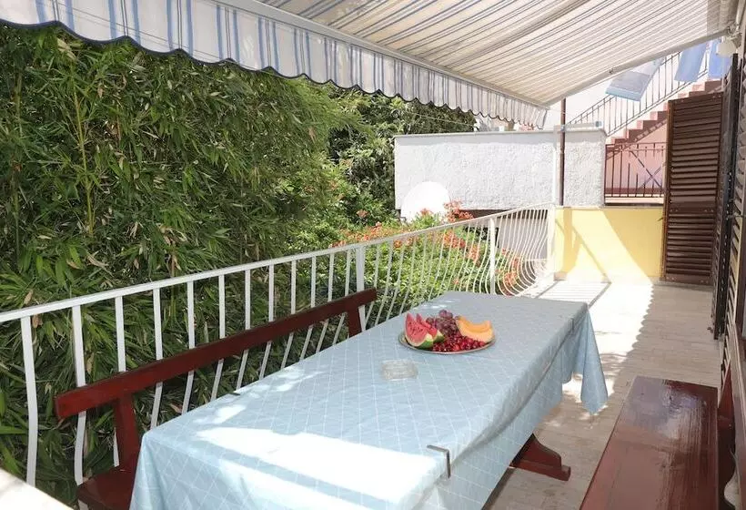 Apartments Knezović