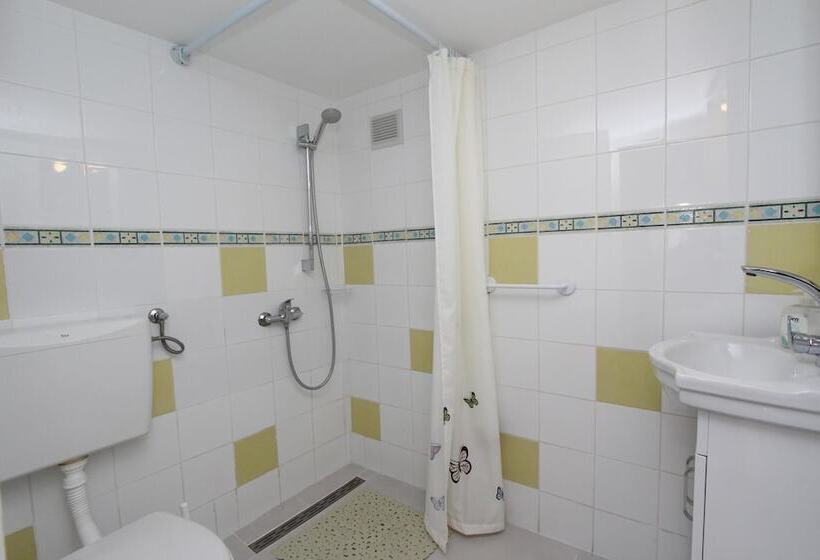 Apartments Knezović