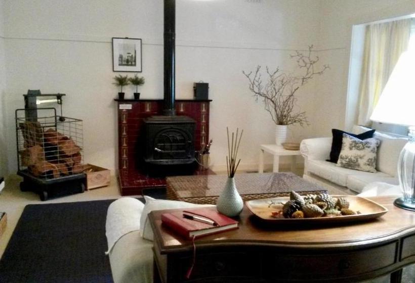 Leura Country Cottage