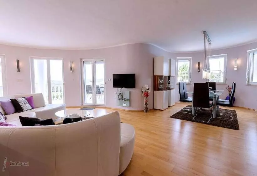 Villa Ceca