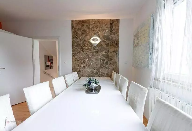 Villa Ceca
