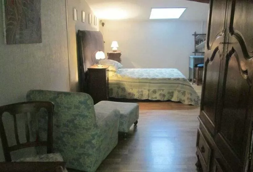 Aamiaismajoitus (B&B) Guest House Yuccas & Tilleuls