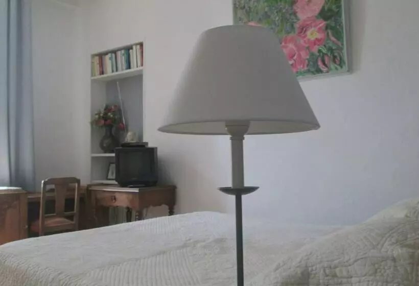 Aamiaismajoitus (B&B) Guest House Yuccas & Tilleuls