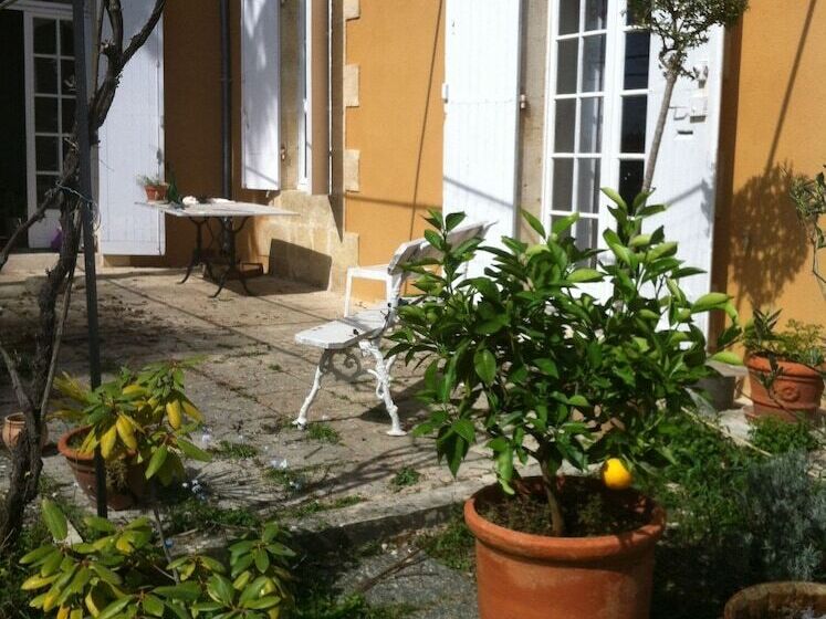 민박 Guest House Yuccas & Tilleuls