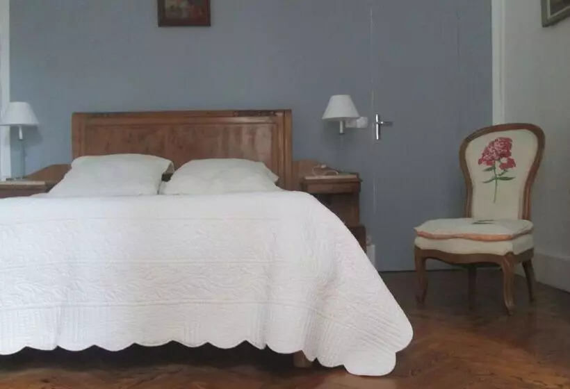 Aamiaismajoitus (B&B) Guest House Yuccas & Tilleuls