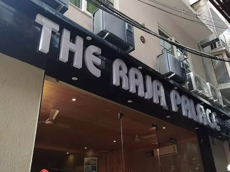 ホテル The Raja Palace