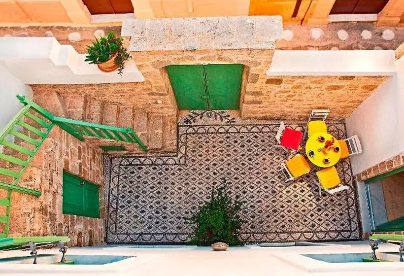Myrtia House