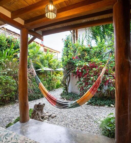 پانسیون Ganso & Búho