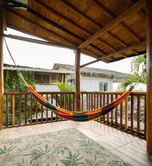 پانسیون Ganso & Búho