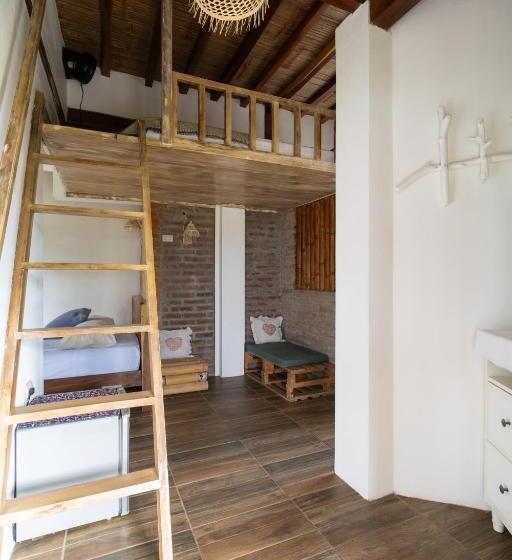 پانسیون Ganso & Búho