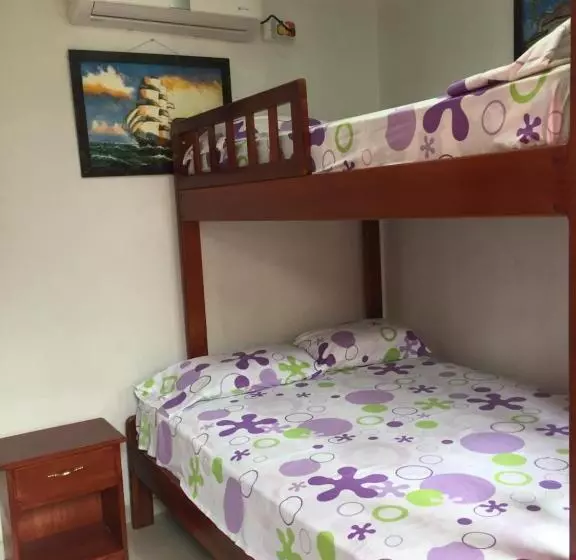 ペンション Hostal Sarai