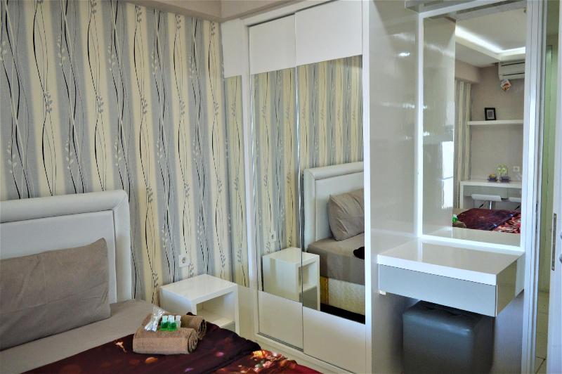 Hotel Roomku At Bassura City Apartment