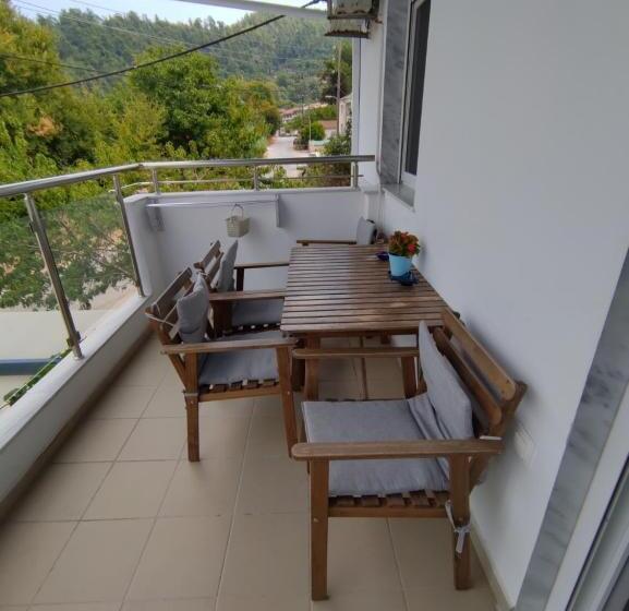 Отель Celeste Deluxe Apartments