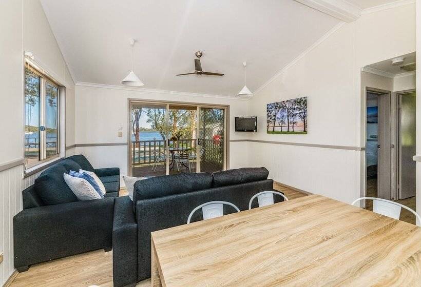 בית מלון כפרי Koala Shores Holiday Park