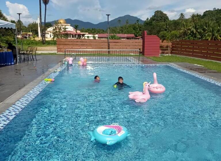 בית מלון כפרי Myangkasa Akademi & Resort Langkawi