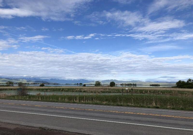 فندق Ninepipes Lodge