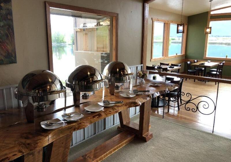 فندق Ninepipes Lodge