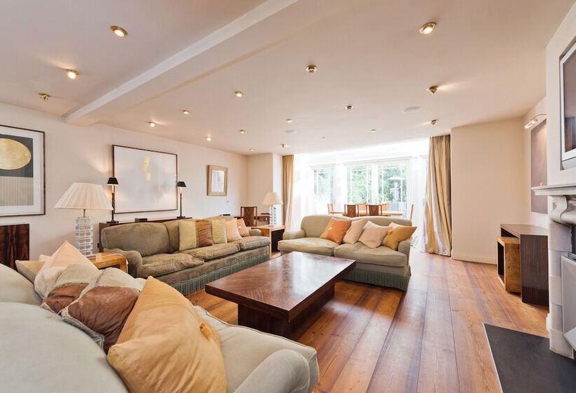 The Brendan Gleeson Suite   Hiphipstay